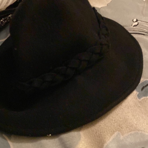 Black winter hat nice style - Picture 6 of 8